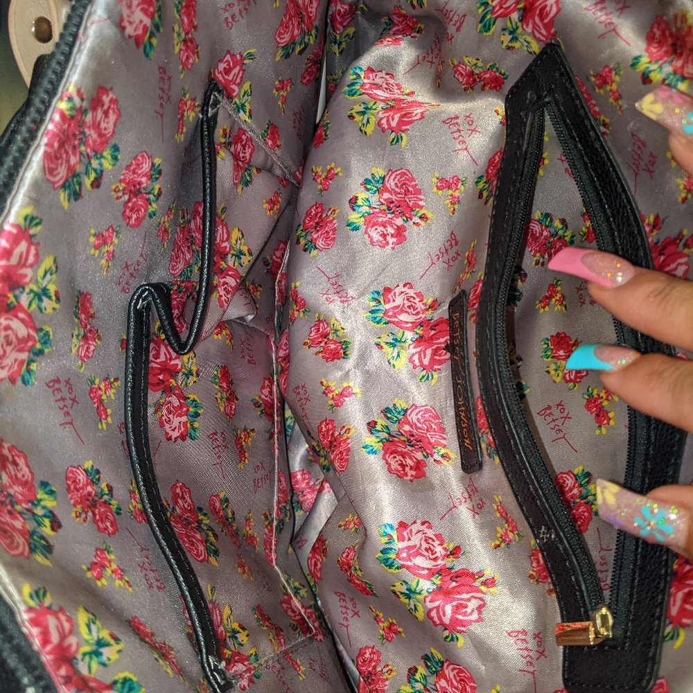 Purses - Picture 3 of 4